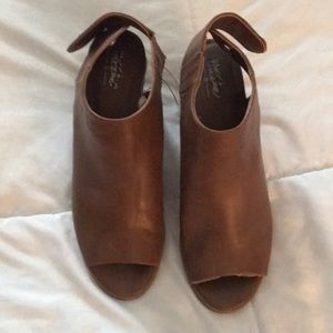 Women’s peep toe bootie. Cognac wedge